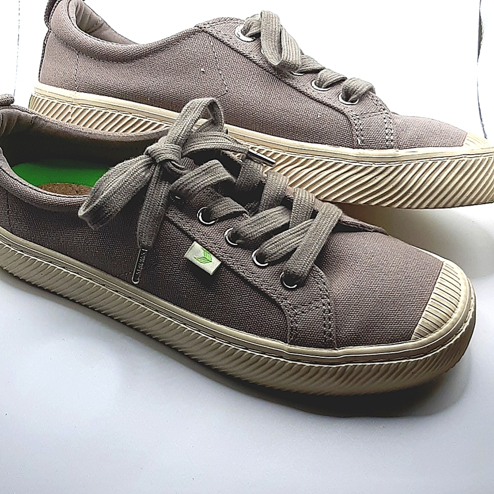 Cariuma Canvas Sneakers